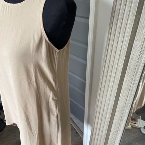 Nice looking Taupe/Tan sleeveless Hi-Low Tunic w/ leather looking & stud detail - Picture 4 of 12